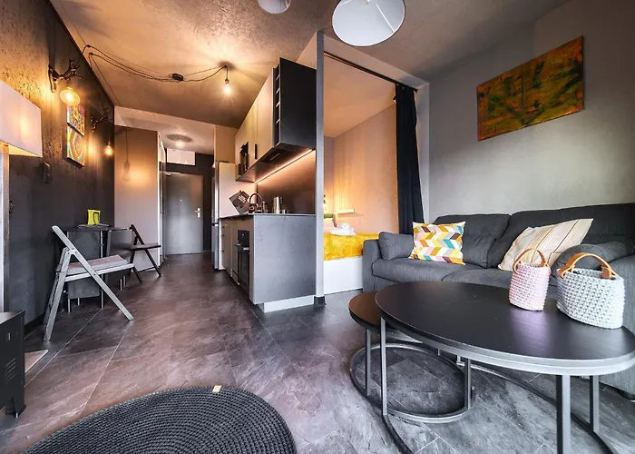 Magnolia Modern By Bookinghost Wrocław